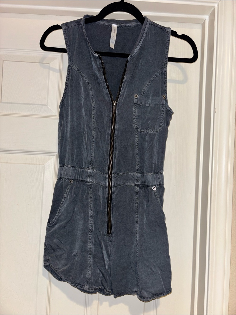 RVCA Sleeveless Zipper Romper in Washed grey S